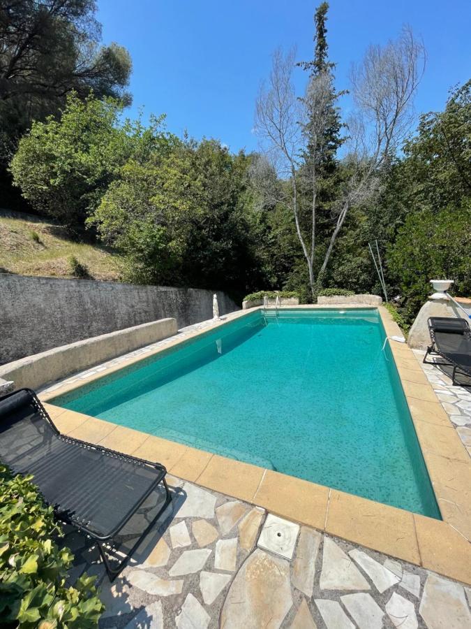 En Bas De Avec Piscine Proche Bord De * Cagnes-sur-Mer